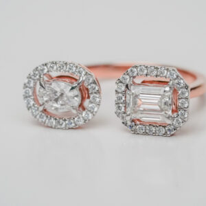 Oval Emerald Solitaire Ring with Tiger Prong in Rose Gold